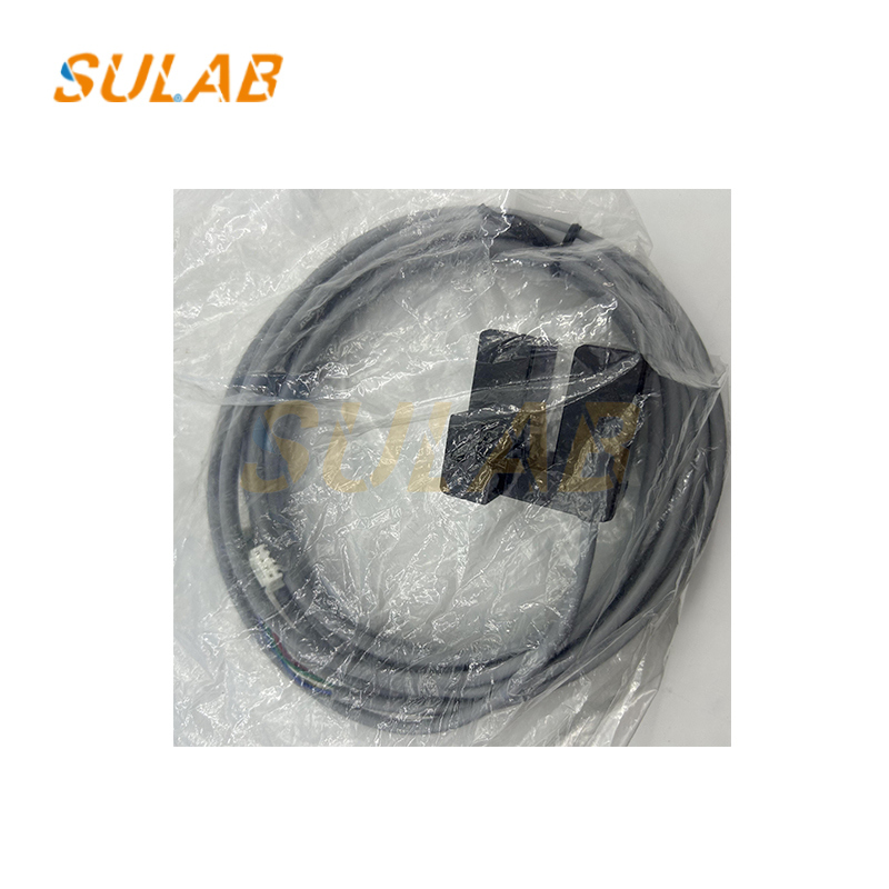 Compact Elevator Leveling Sensor with Infrared Screen Compliant with EN/IEC 61496 for Safety Guarding