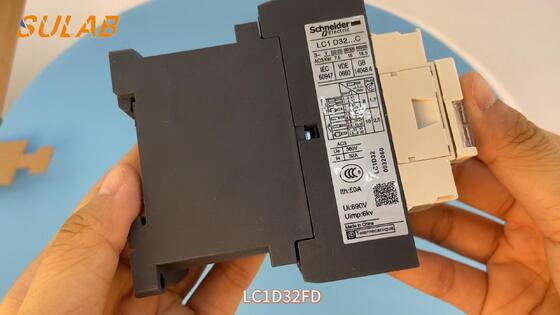 Schneider LC1D32FD 3-polarny kontaktor zasilania 32A 110VDC Wleśnia 1NO+1NC Aux do szafki sterującej windą